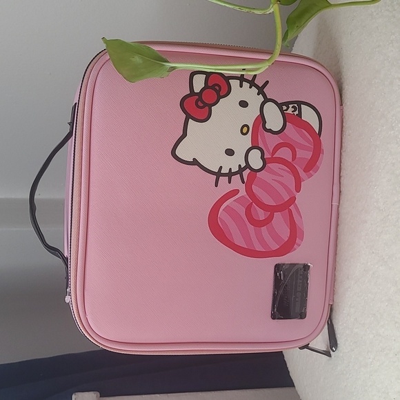 Hello Kitty cosmetic Bag - Picture 2 of 12